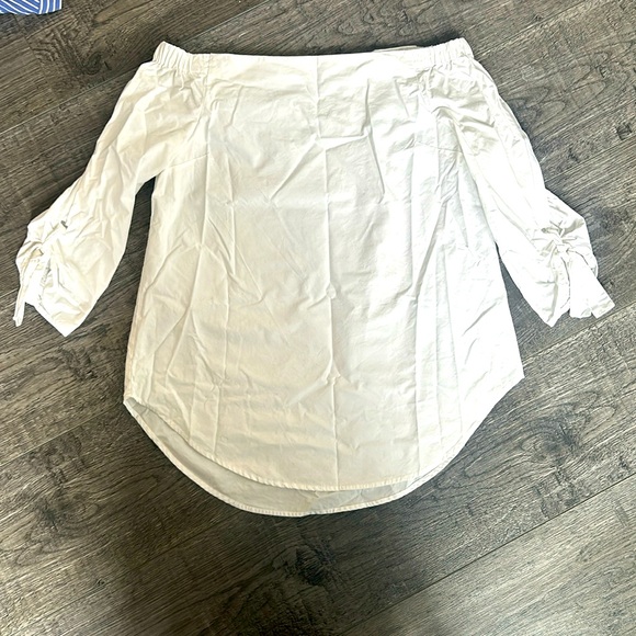 Babaton Malik Off Shoulder Top - Picture 2 of 4